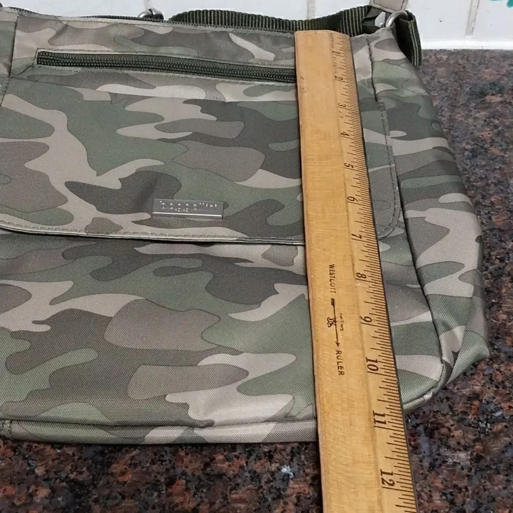 UNISEX Baggallini Towne Bagg in Olive Camo...NWT